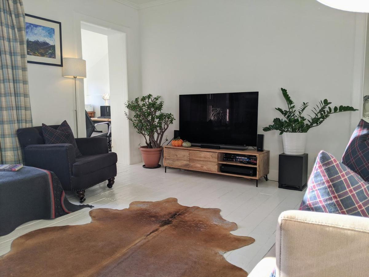 Central Hawick Spacious Stylish Flat With Log Burner Екстериор снимка